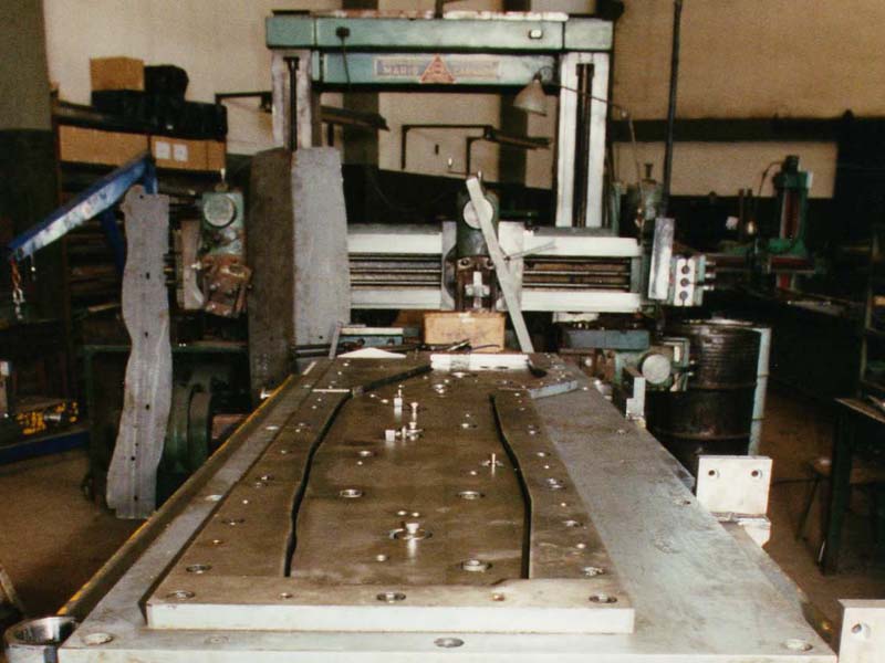 Juego basico de matriceria standard para plegadora